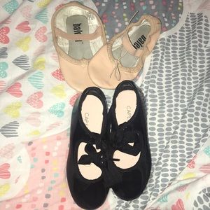 Capezio black tap shoes. Toddler.